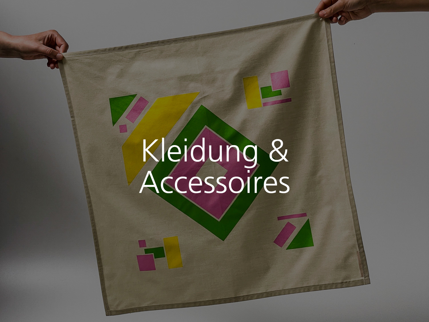 Kleidung und Accessoires im UdK Berlin Design – stilvoll und künstlerisch.
